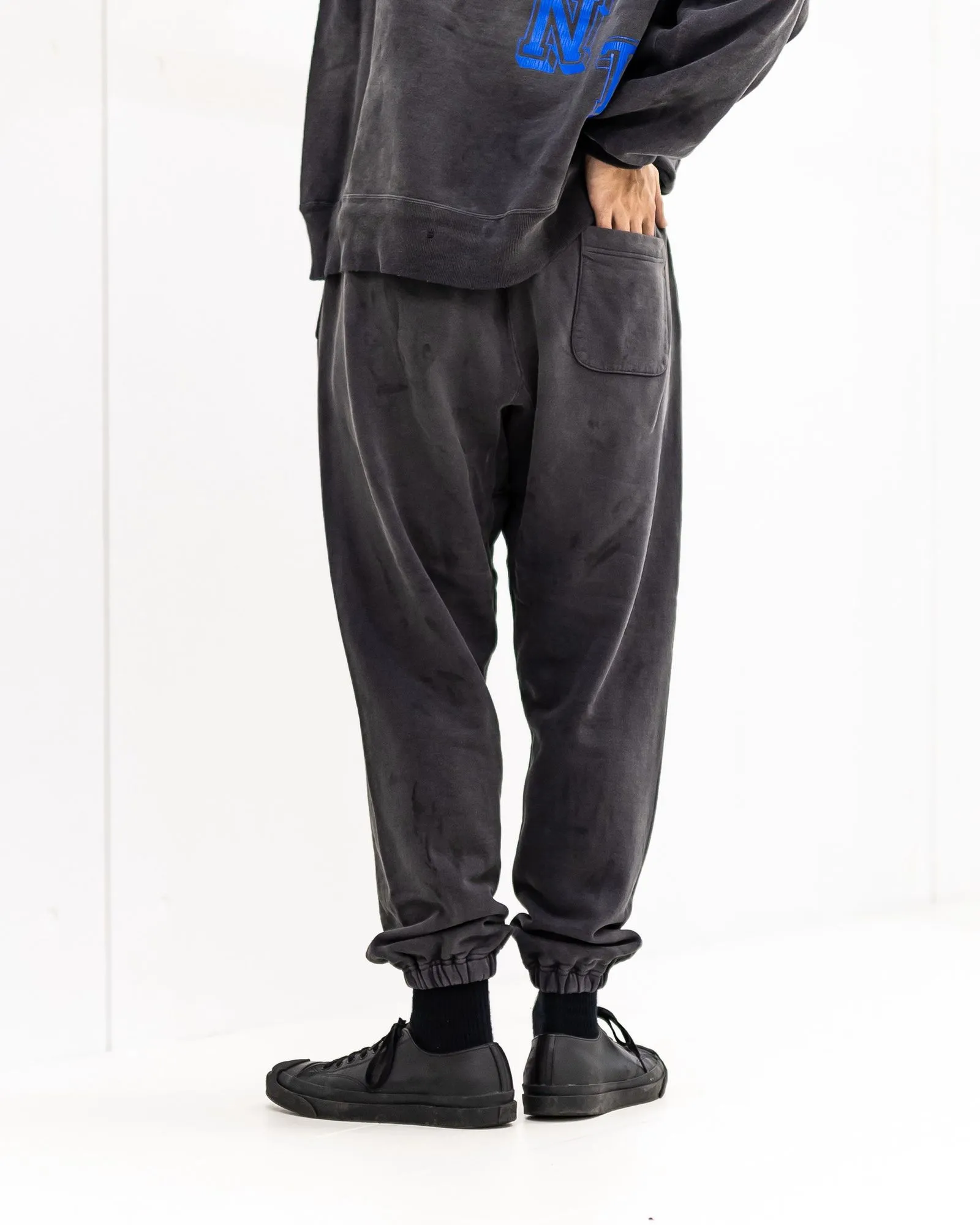 SAINT Mxxxxxx SWEAT PANTS/ANGEL/BLK Blue Angel Reborn Sweatpants Washed black S-XL Assute dyeing Sprayed on the whole piece to fade Wormhole destruction treatment Heavy fermentation washing to create NEW VINTAGE texture Factory four-needle and six-thread workmanship No bone seams More comfortable to wear Genuine grade crack printing/correct accessories